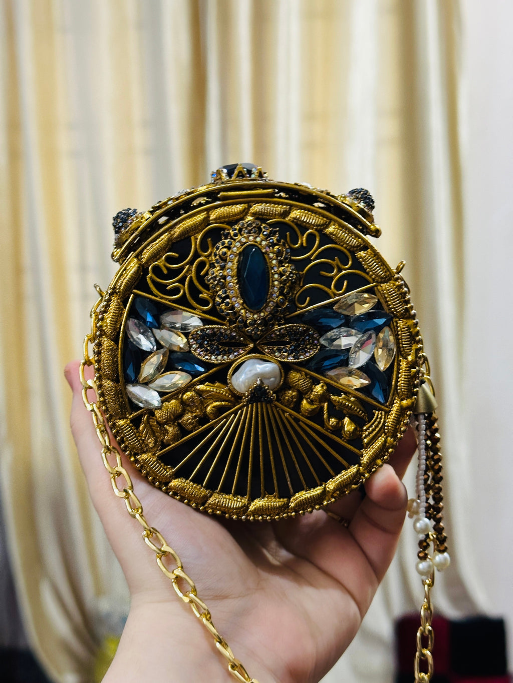 Royal clutch